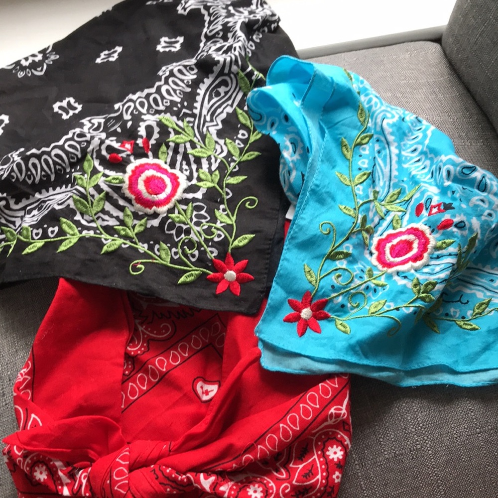 Scarfs - Picture 3 of 3